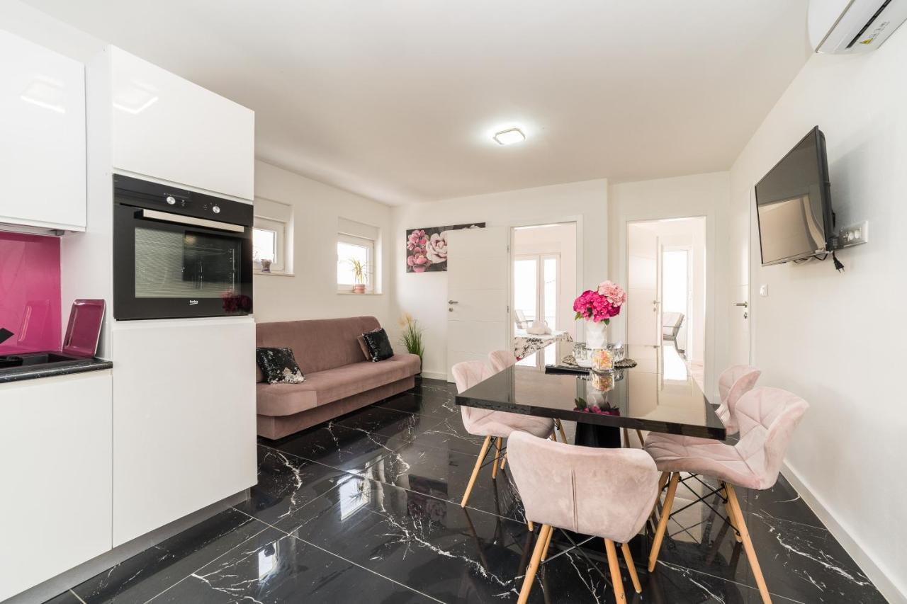 סבטי פטר Holiday House Dominik Apartments חדר תמונה